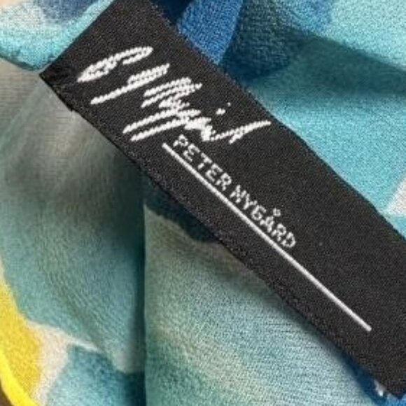 Peter Nygard Large Floral Silk Scarf in White, green & yelliow - Picture 2 of 4